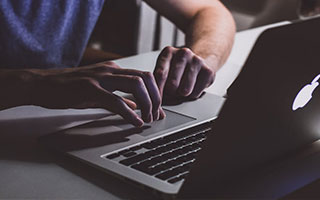 九游体育登录入口-半场丢3球国奥热身1比3乌兹别克 梁伟棚补时破门