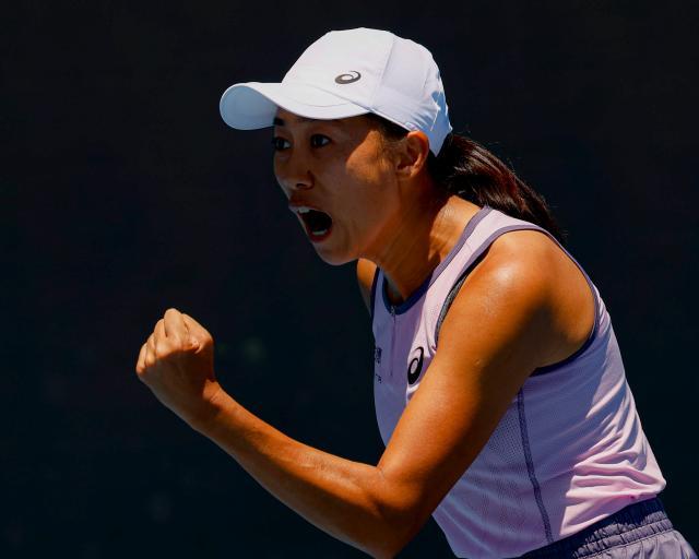 1737619929816051948.jpg (体育)(6)网球——澳网:张帅_姆拉德诺维奇晋级女双16强XxjpseC007145_20250118_PEPFN0A001.jpg